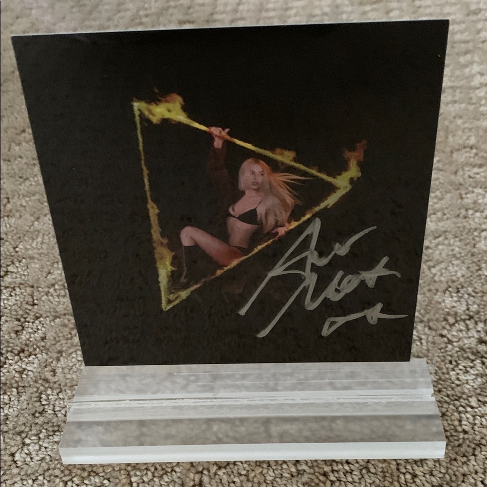 Ava Max SIGNED Don’t Click Play Art Card